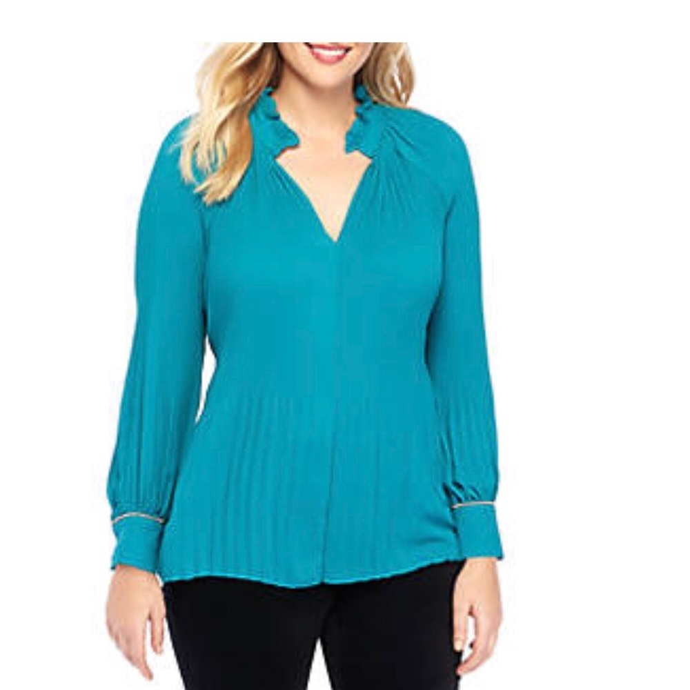 Plus Size Split Neck Pleated Blouse